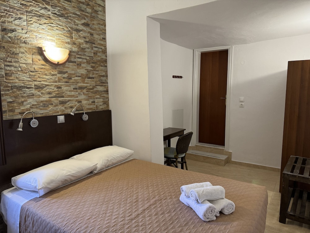 Eleni Rooms