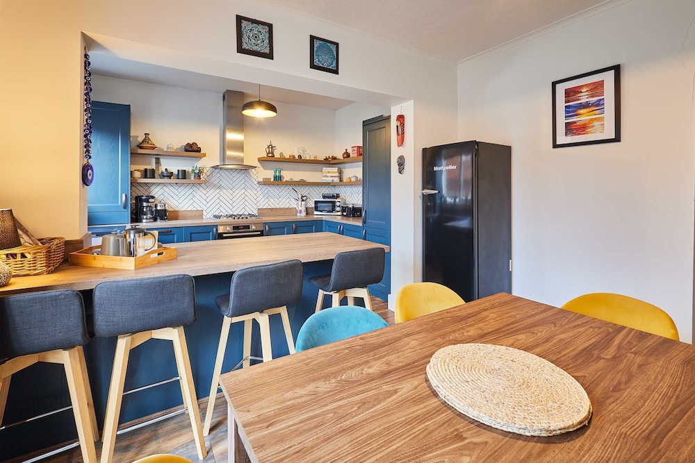 Host Stay By The Sea