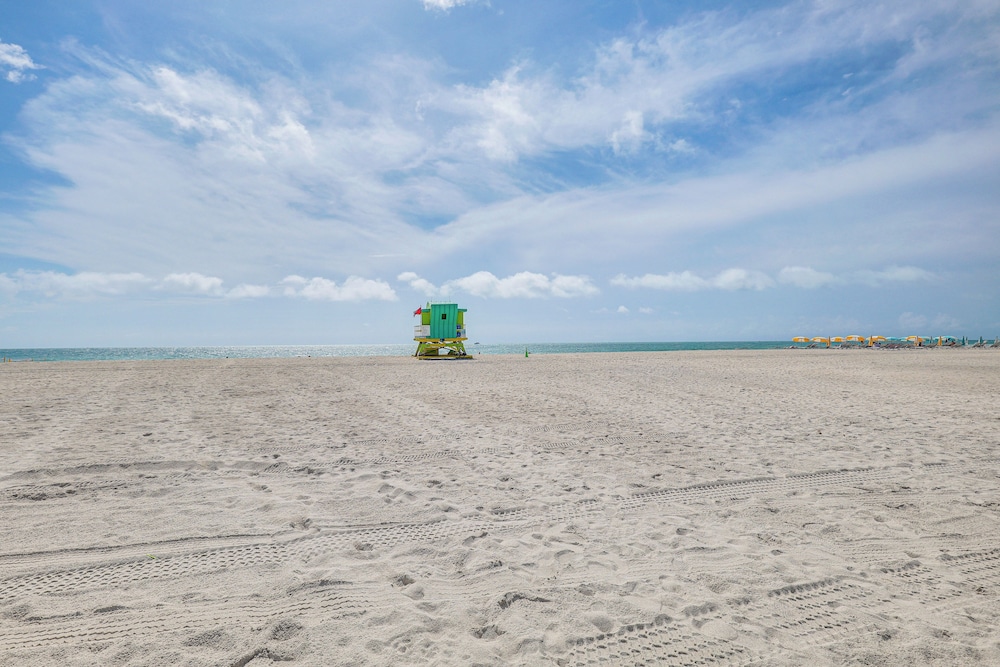 Cozy Miami Beach Apartment < 1 Mi to Ocean!