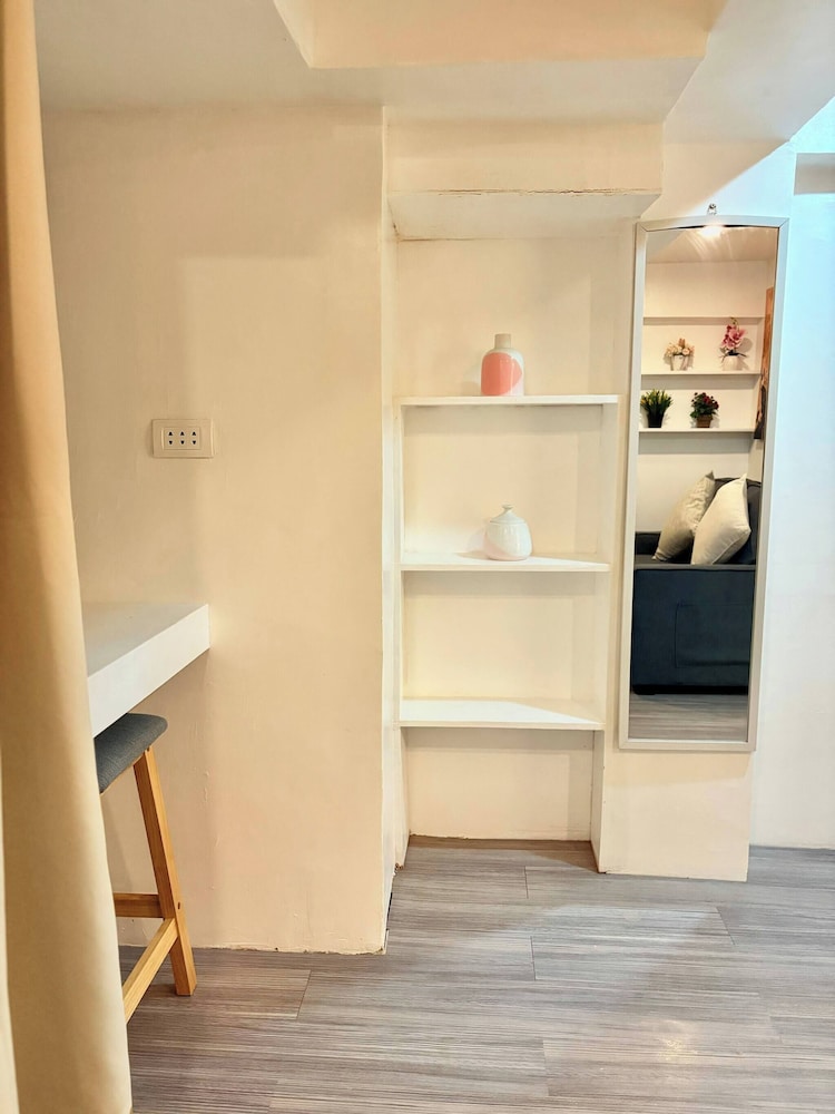 Budget Loft-type Condo in Uptown CDO