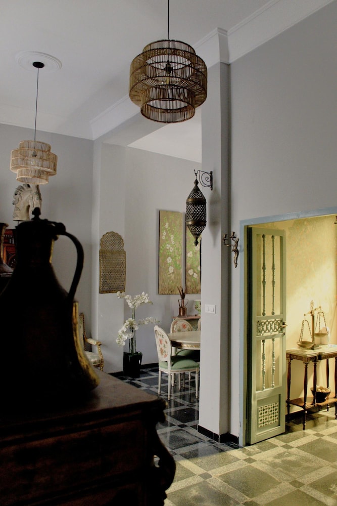 Cheerful 6 Bedroom House in Seville With Terraces