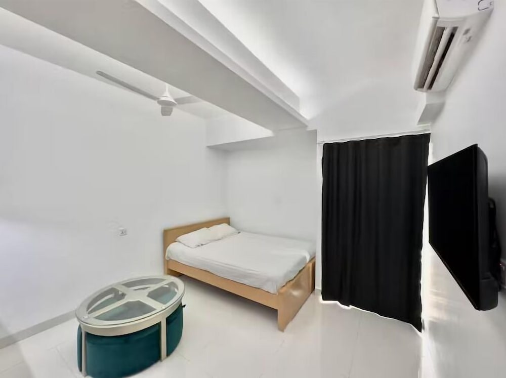 300sqft 1 Apartment with Sauna & Pool