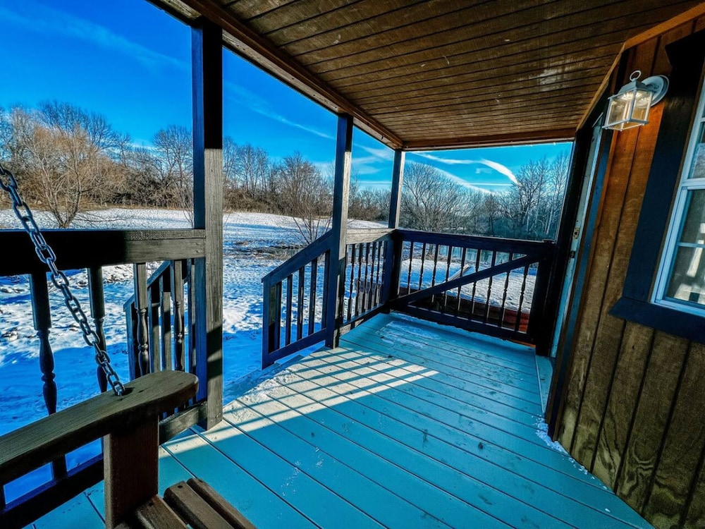 Farm Stay Hot tub Pond Nature Views Near Dwntwn