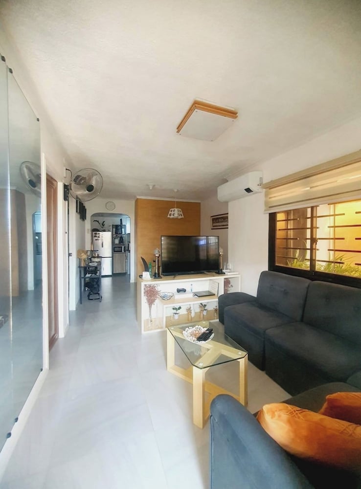 3 Bedroom Fully Furnished Aircon House With Free Car Park