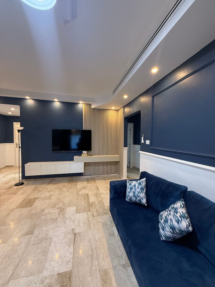 3bedroom Aprt of 200sqm Near Movenpick Hotel Amman