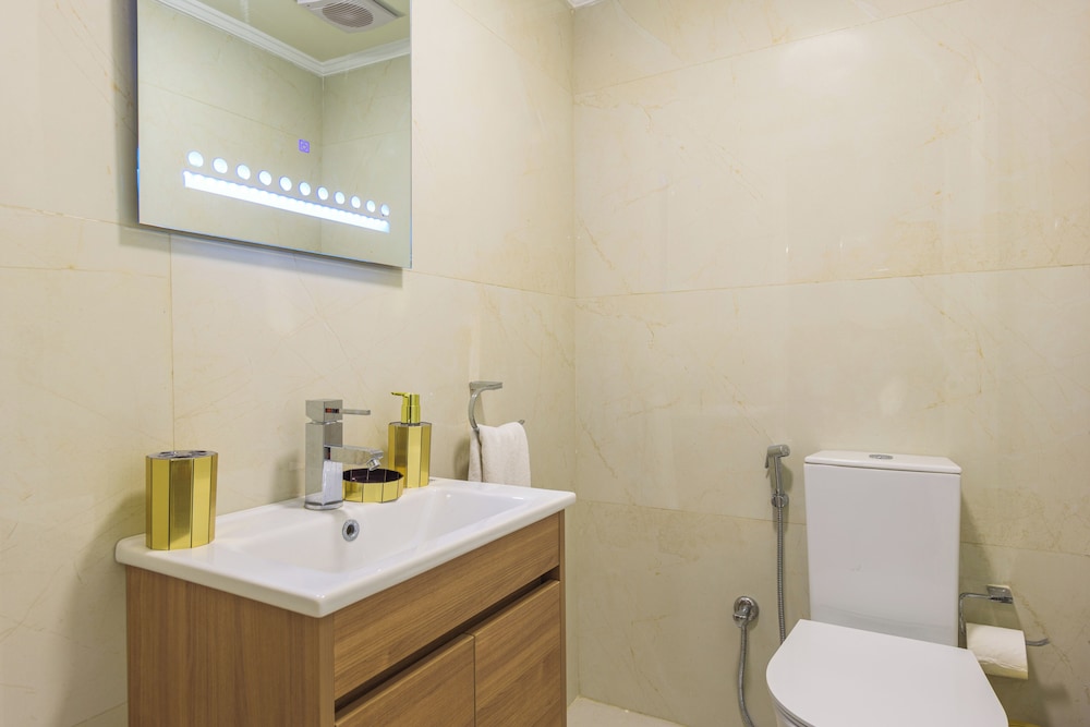 Crest - 3 Bedroom Apartment in Hamra