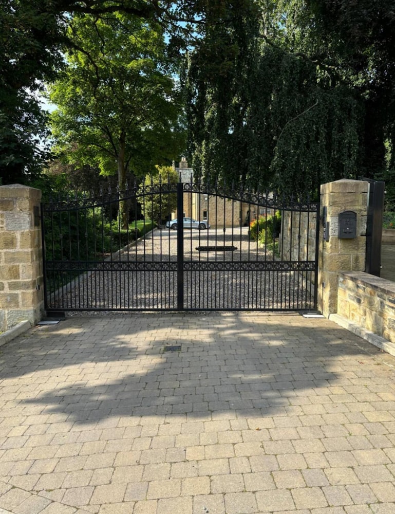 Lodge - Sleeps 18, pet Friendly & Free Parking