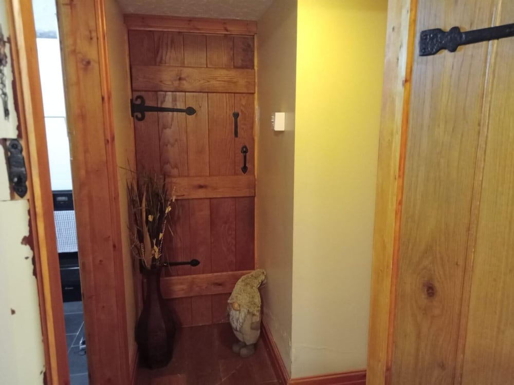 Llandovery - Cottage - Sleeps4 - Parking Secure Lock up for Bikes