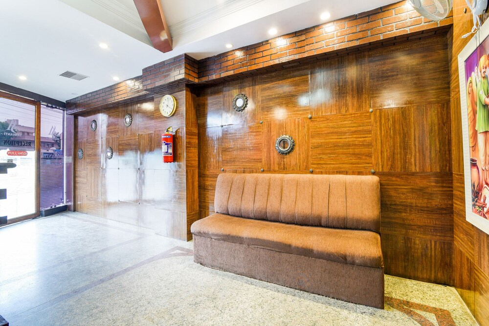 OYO Flagship 41595 Gayatri Grand view 5