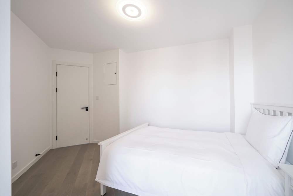 Tyms Elegant 4BR 2BA Apt Xujiahui Malls