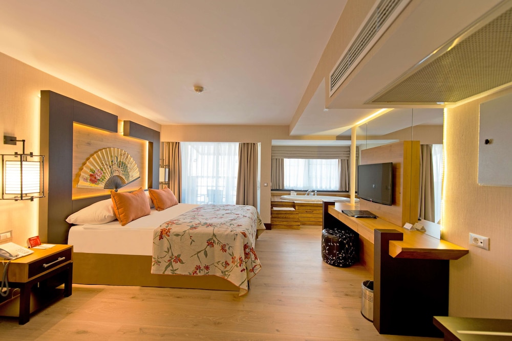 Limak Lara De Luxe Hotel - All Inclusive
