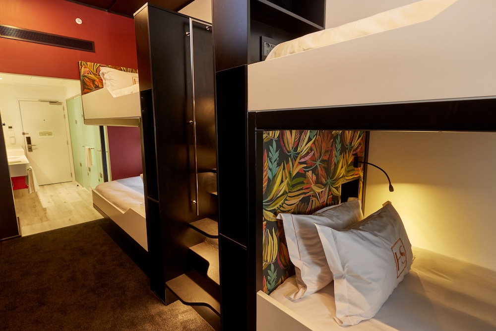 Hotel Sky Cape Town - Image 1