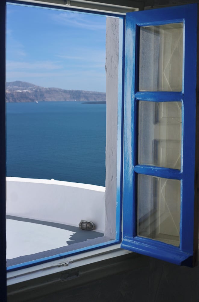 Phaos Oia Suites