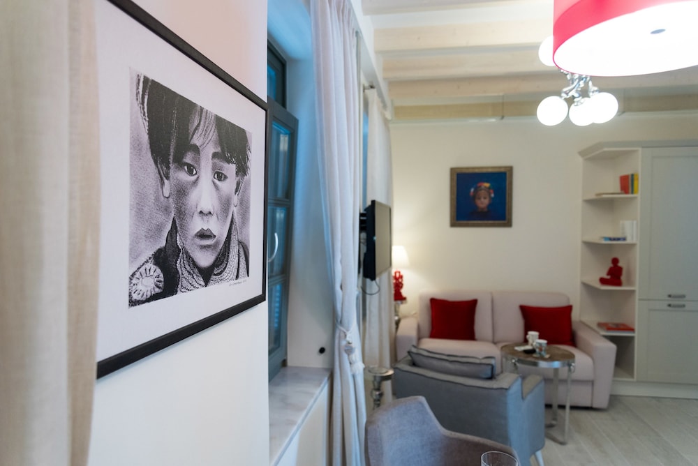 Faces Art Suites