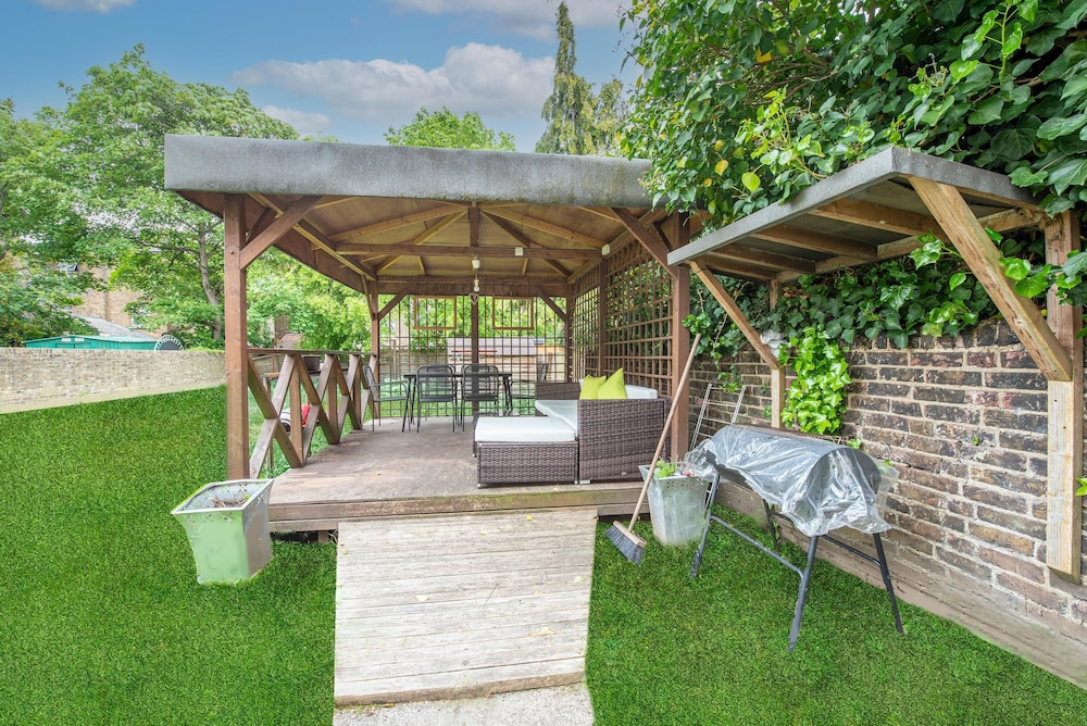 outdoor bbq area