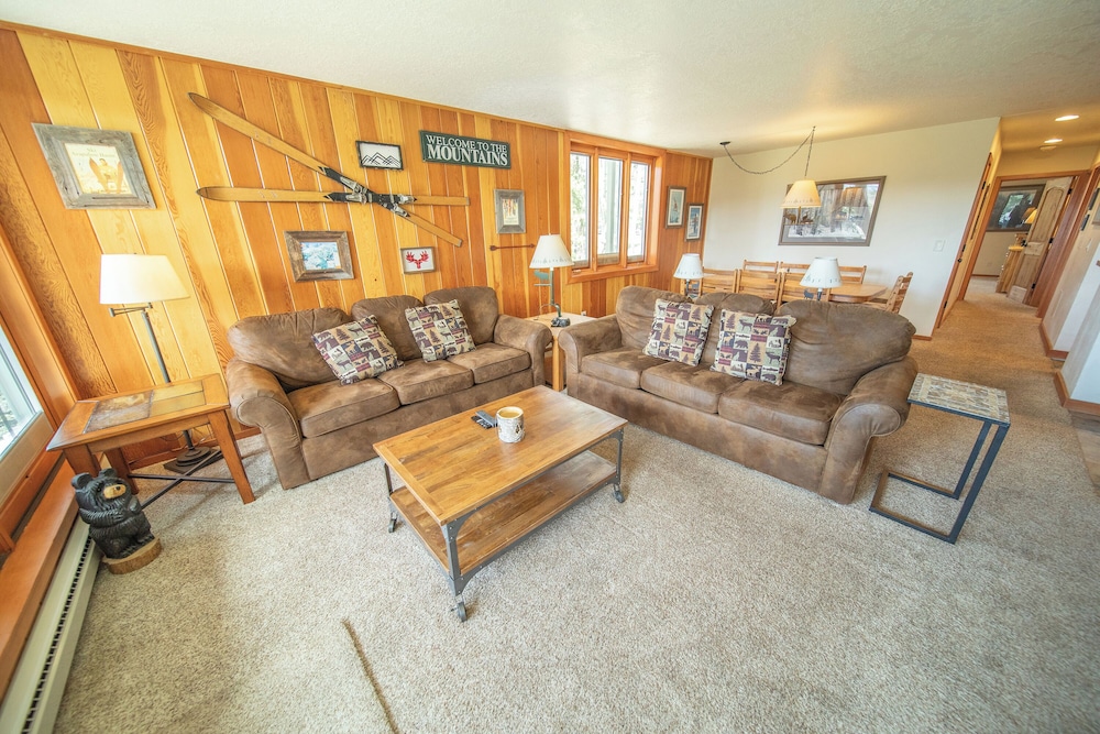 Pines 2147