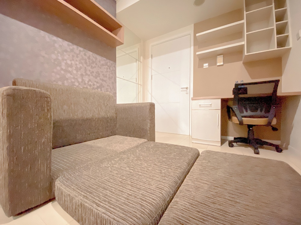 Tranquil Abode 1Br Apartment At Parahyangan Residence