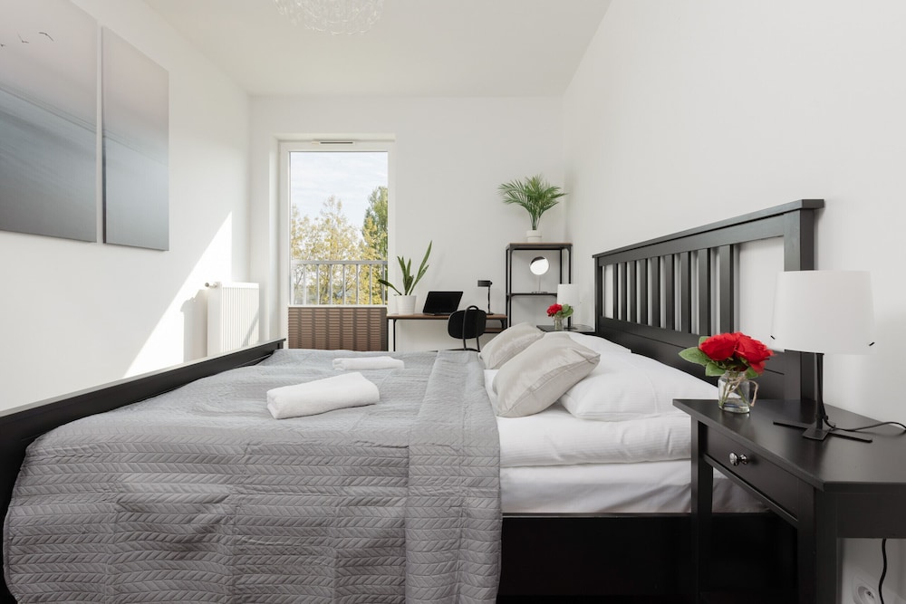 Bright Warsaw Apartment by Renters view 4