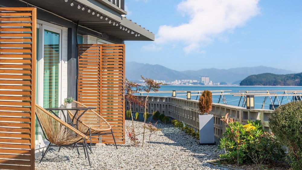 Namhae Yujane Pension