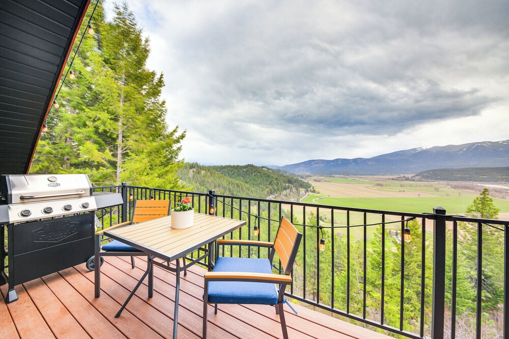 Mtn & River-view Gem w/ Balcony in Bonners Ferry
