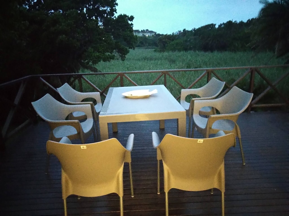 Tranquil Beach House in Southbroom Are, Marina Beach, With Stunning Lagoon Views
