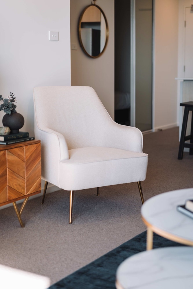 Pristine 2-bed Apartment With Pool and BBQ