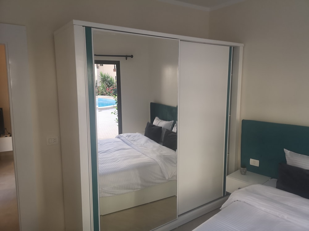 Chic Stylish Spacious Apt Poolside, Smarttv & Wifi