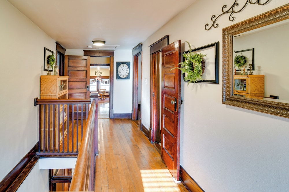Charming Winterset Vacation Rental w/ Yard & Patio view 3