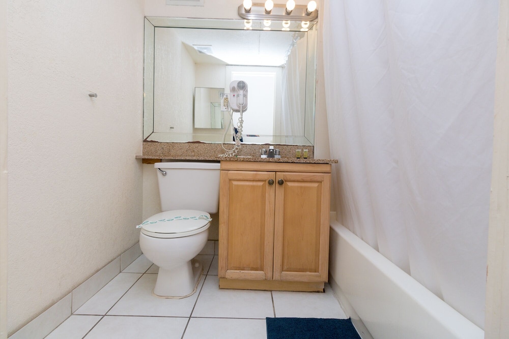 429 City View Hollywood Beach Resort view 4