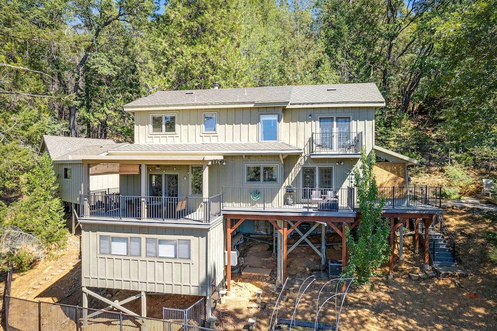 Meadow Vista Mountain Escape w/ River Views! view 3