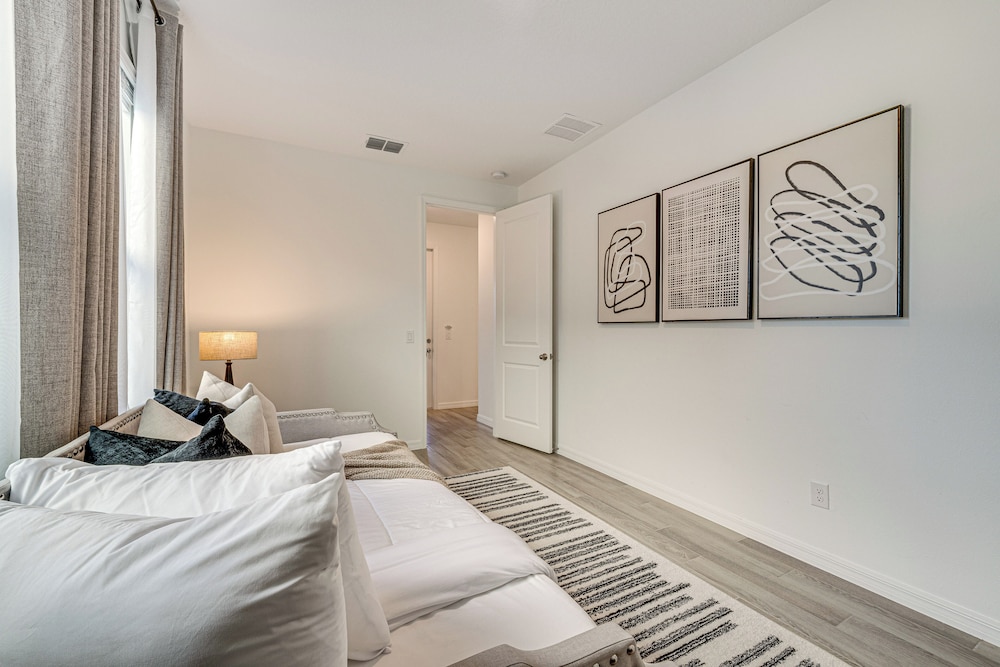 Game Room & Community Perks: Davenport Home!