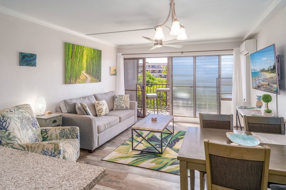 Kihei Akahi C-411 - Modern Top to Bottom Remodel, Split-ac, Across From Kam II