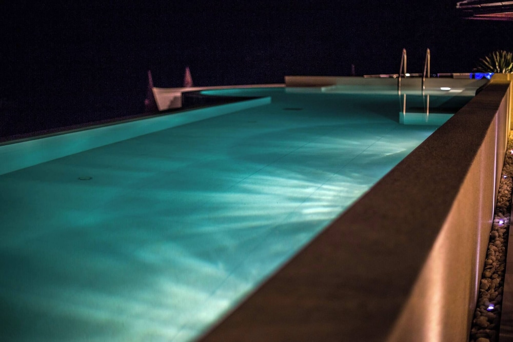 Luxury Seaview 6 Bedrooms With Infinity Pool Villa, Private Gym, Superfast Wifi