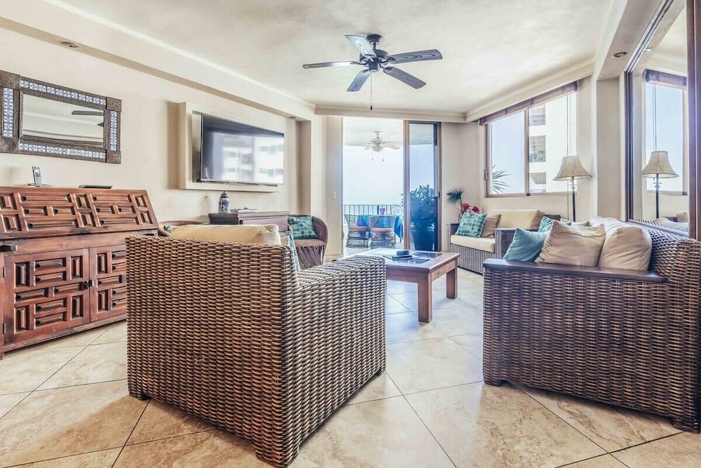 Ocean View 2Br Condo-balcony-beach-pool - 805