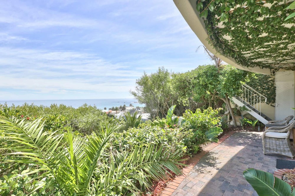 Camps Bay Home w Pool Garden Sea View Tree Villa