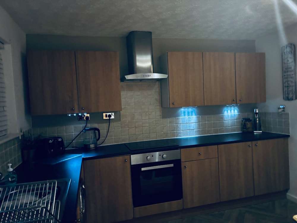 House - Sleeps 6, Hot-tub & Free Parking