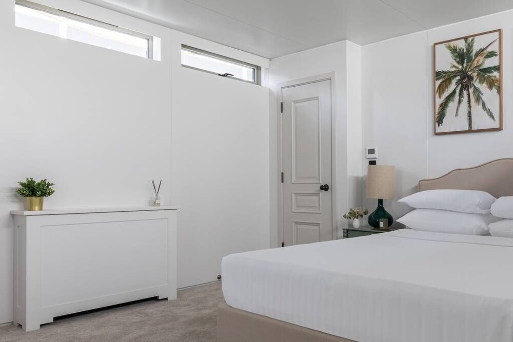Cheyne Walk Houseboat by Onefinestay