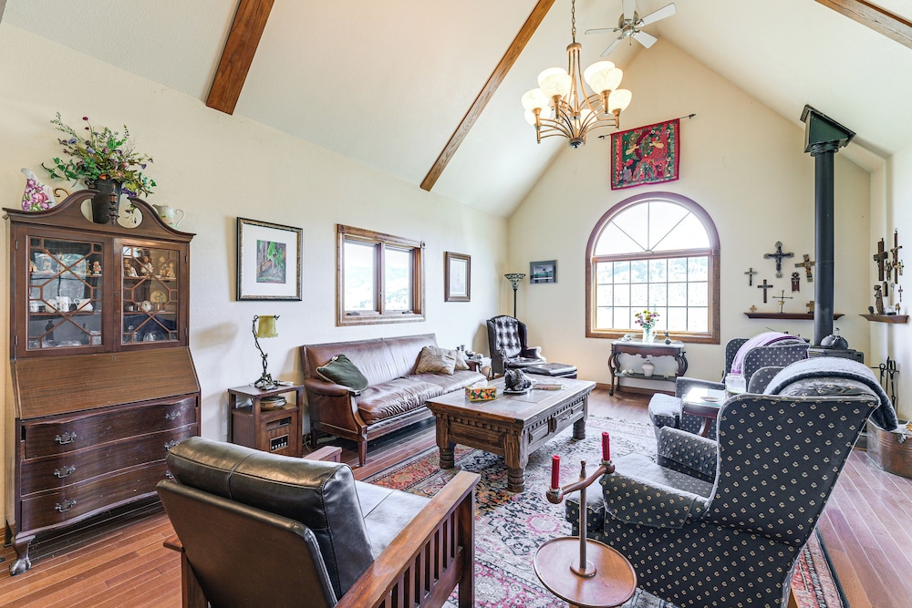 'wagon Wheel Hideaway' Near Fishing in Creede!