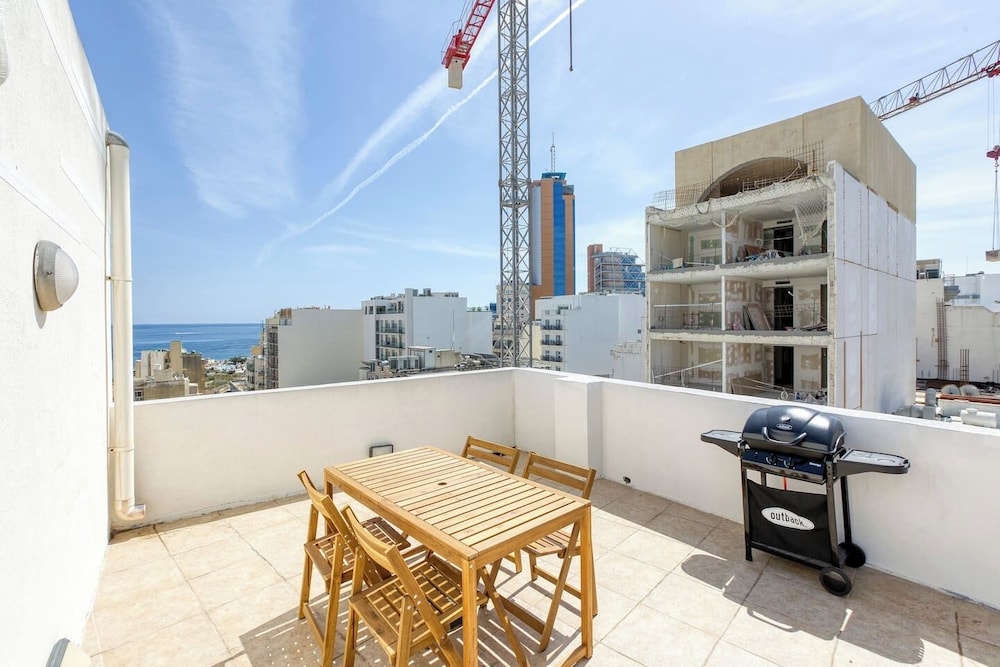 The Joker s Penthouse at Roulette in St Julian s photo 2