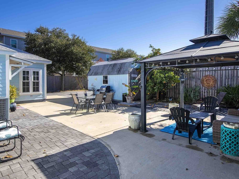 Suzwinks Beach House view 4