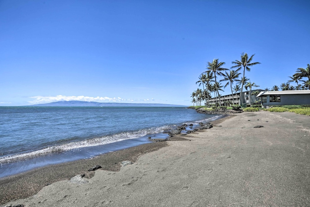 Hawaii Haven: Condo w/ Community Pool, Ocean Views view 5