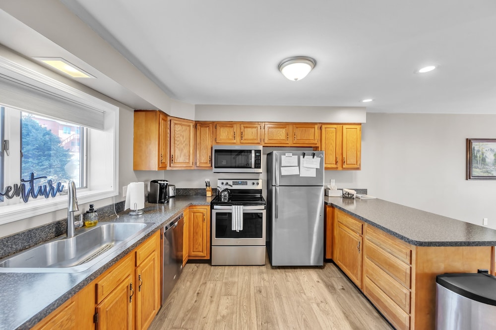 Fox Lair 29l - Cozy End Unit With Mountain Views 2 Bedroom Townhouse by The Summit at Gore Mountain