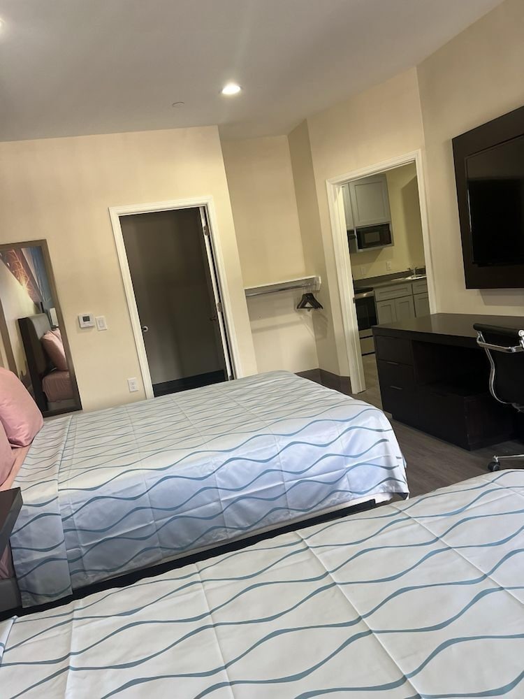 Elite Inn & Suites