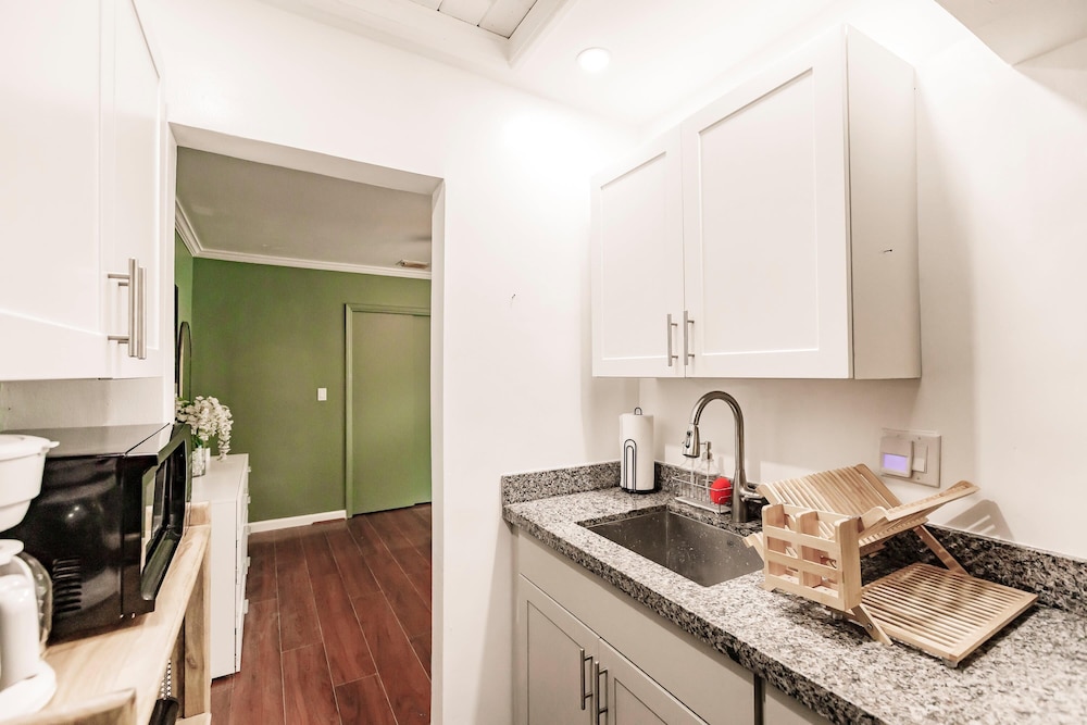 Uhost AI Quaint 1BR w Patio Kitchenette view 4