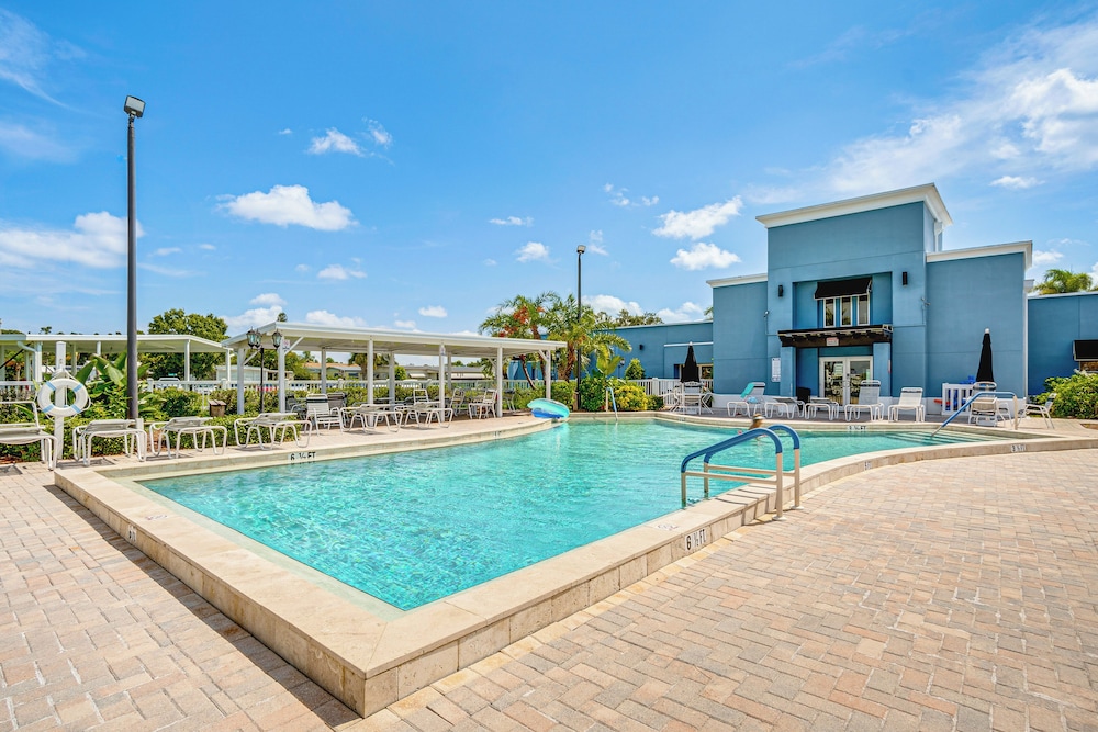 4 Mi to Dtwn Sarasota! Family Home w/ Pool Access
