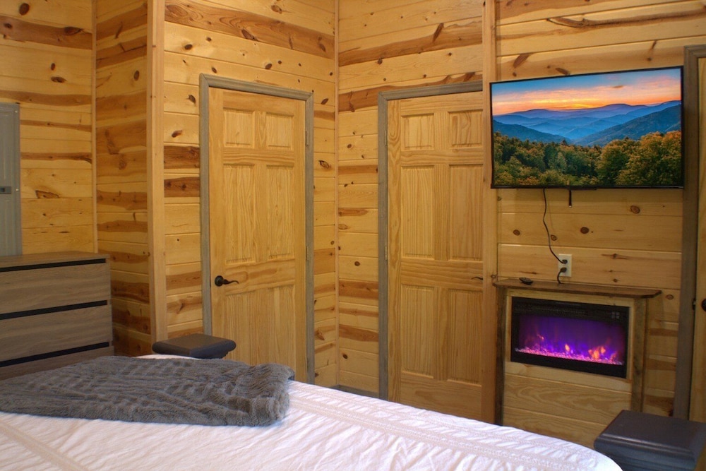 Vixen Run 4 Bedroom Cabin