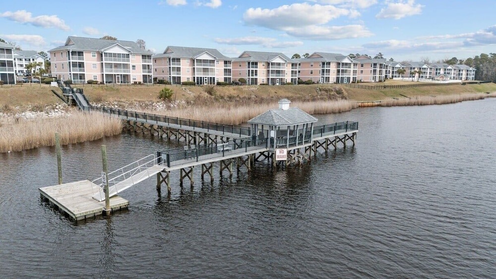 Waterway Village 18g 2 Bedroom Condo