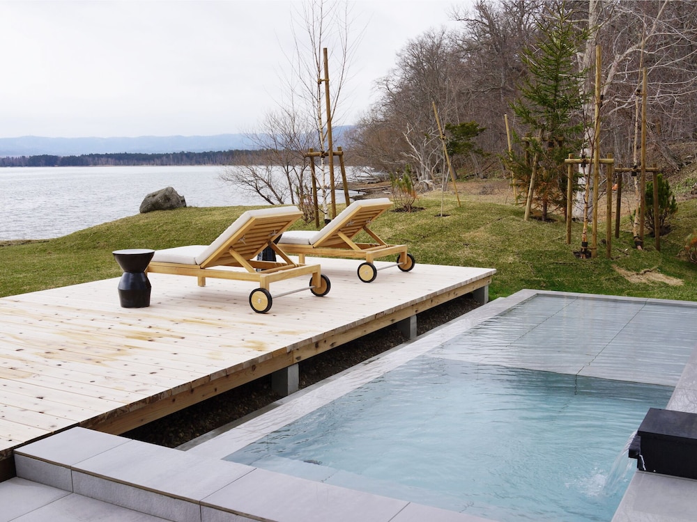 Sansui Lakeside Villa