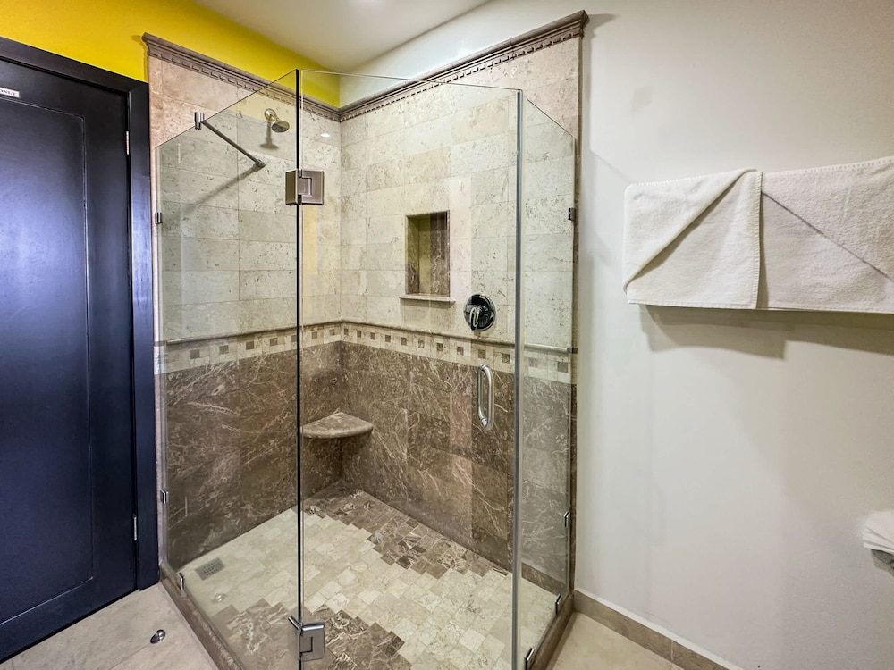 2BR Sunset Escape for Families