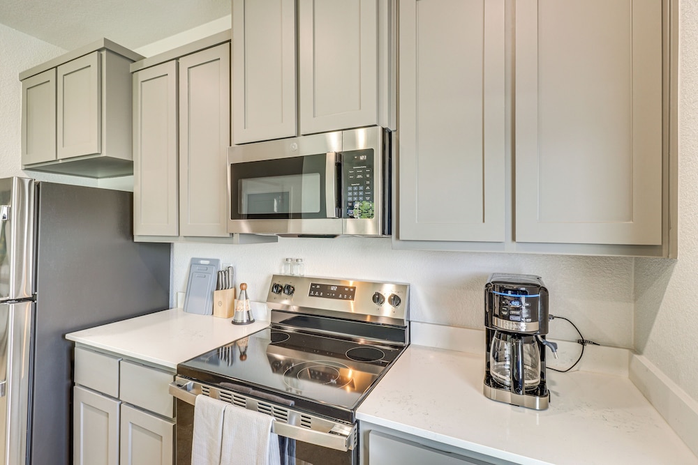 2 Mi to Dtwn Dining! Pet-friendly Temple Townhome